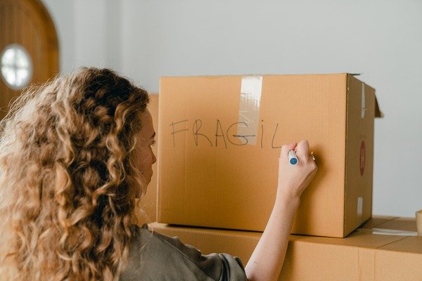 Labeling fragile items as fragile